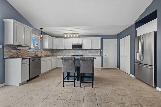 $369,900 | 25632 Fieldstone Court, Channahon, IL 60410