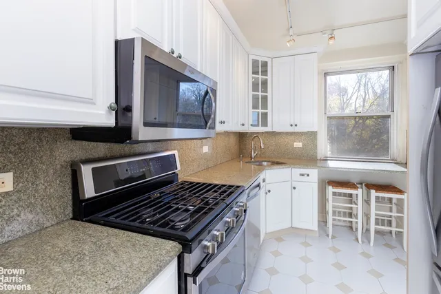 $700,000 | 2621 Palisade Avenue, Unit 4J | Spuyten Duyvil