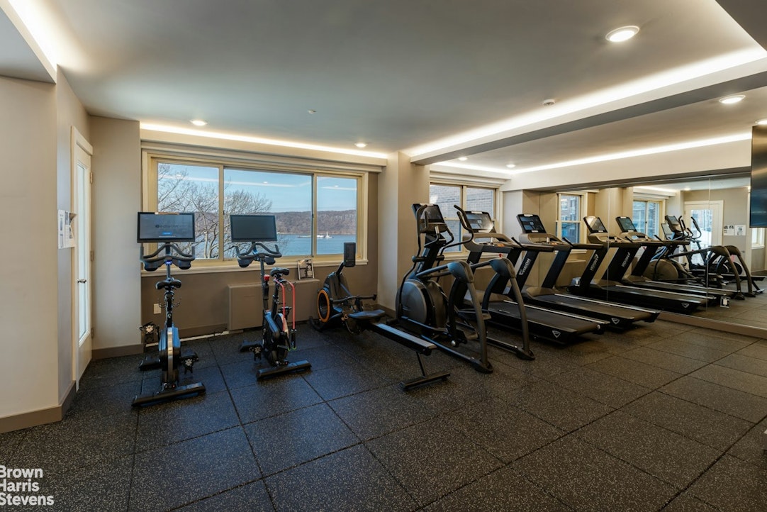 2621 Palisade Avenue, Unit 4J Bronx, NY 10463 - Photo 19 of 24