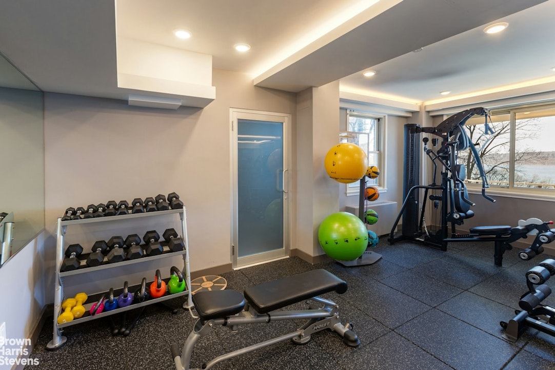 2621 Palisade Avenue, Unit 4J Bronx, NY 10463 - Photo 20 of 24