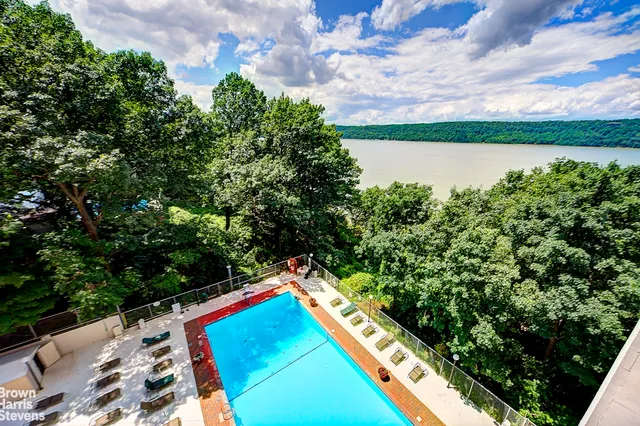 $700,000 | 2621 Palisade Avenue, Unit 4J | Spuyten Duyvil