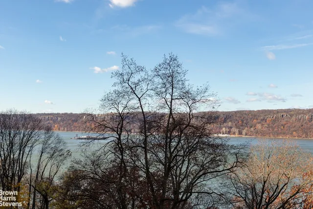 $700,000 | 2621 Palisade Avenue, Unit 4J | Spuyten Duyvil