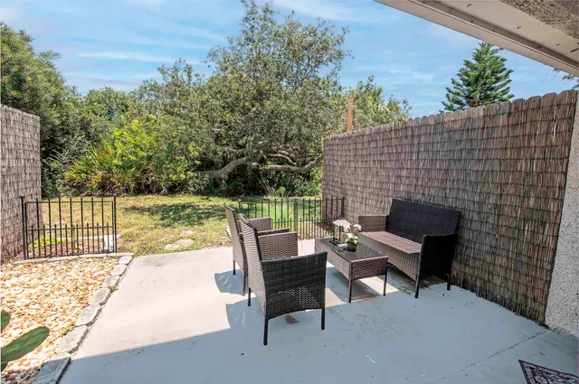 a roof deck view with a garden