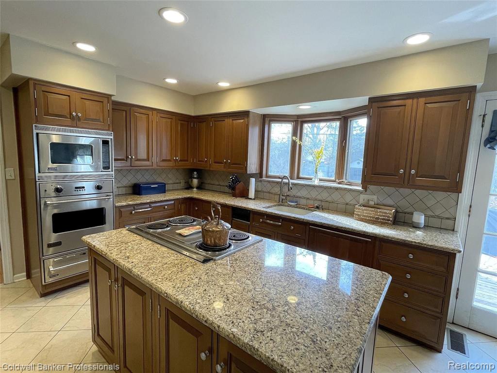 5535 Wild Ridge Lane West Bloomfield, MI 48322 - Photo 7 of 29