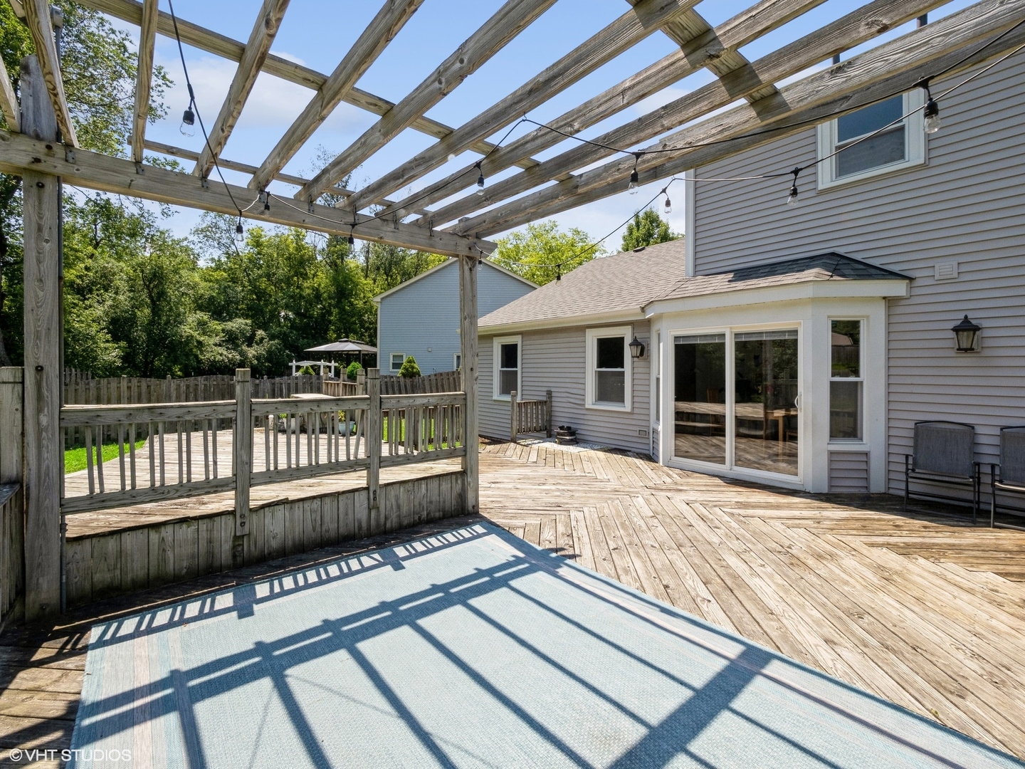 35 Crompton Court Fox River Grove, IL 60021 - Photo 23 of 39 a view of a house with sitting area