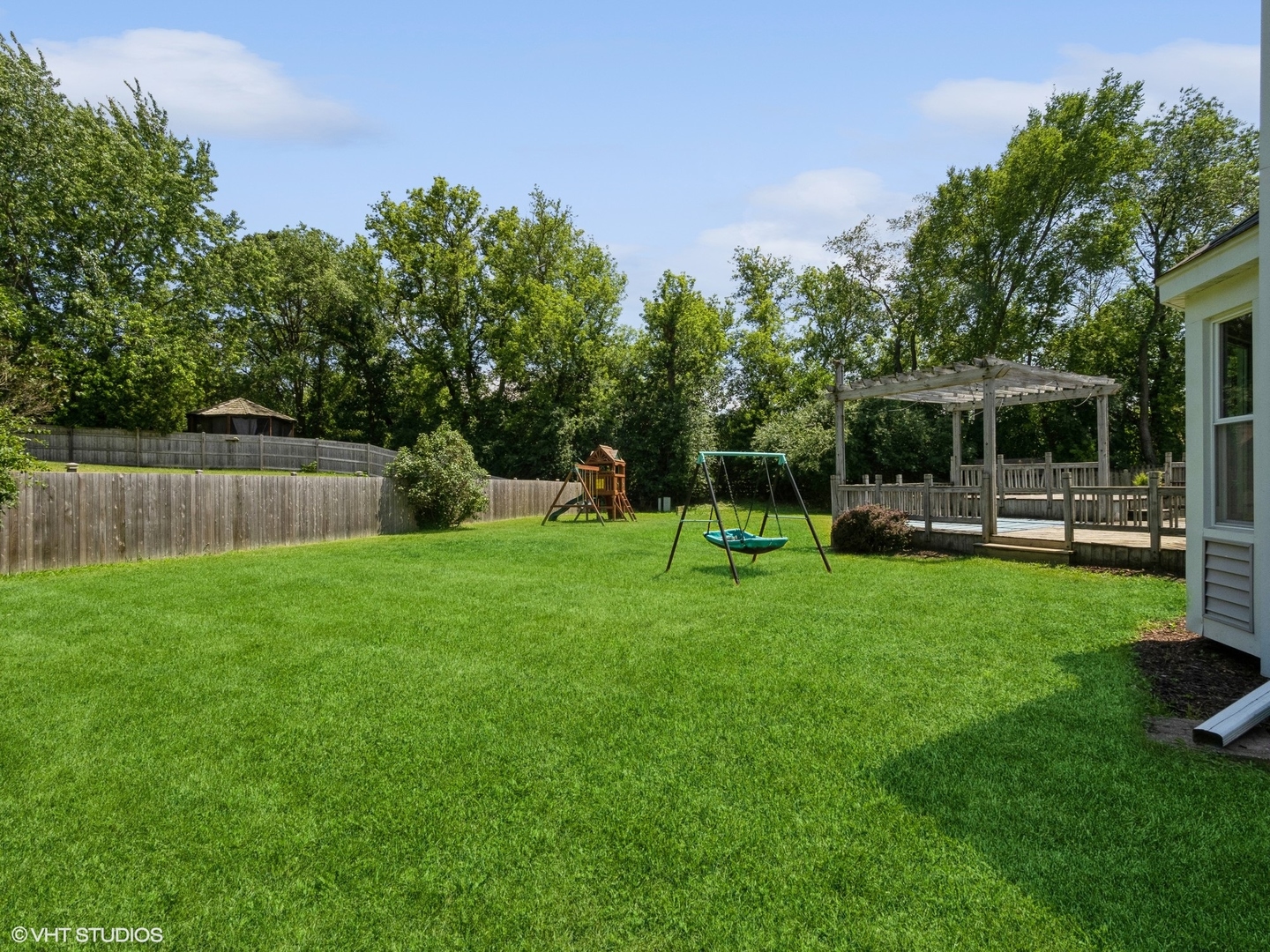 35 Crompton Court Fox River Grove, IL 60021 - Photo 26 of 39 a view of a garden with a slide