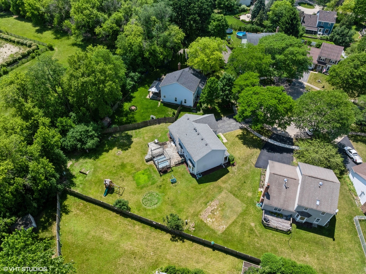 35 Crompton Court Fox River Grove, IL 60021 - Photo 30 of 39 an aerial view of a house with a garden