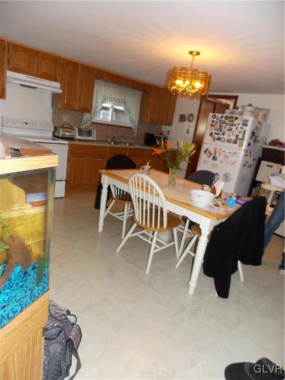 6771 Powder Valley Road, Unit 67716773 Zionsville, PA 18092 - Photo 27 of 42 RENTAL EAT IN KITCHEN