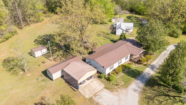 $370,000 | 4195 Morrison Creek Road, Clifton, TN 38425