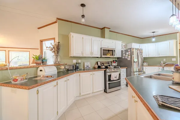 $370,000 | 4195 Morrison Creek Road, Clifton, TN 38425