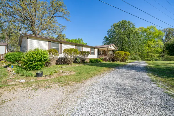 $370,000 | 4195 Morrison Creek Road, Clifton, TN 38425