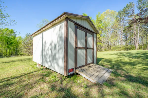 $370,000 | 4195 Morrison Creek Road, Clifton, TN 38425