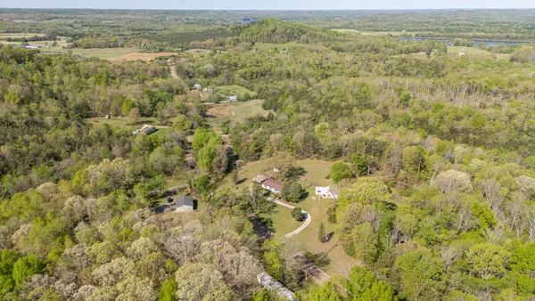 $370,000 | 4195 Morrison Creek Road, Clifton, TN 38425