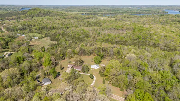 $370,000 | 4195 Morrison Creek Road, Clifton, TN 38425