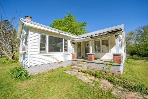 $370,000 | 4195 Morrison Creek Road, Clifton, TN 38425