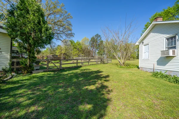 $370,000 | 4195 Morrison Creek Road, Clifton, TN 38425