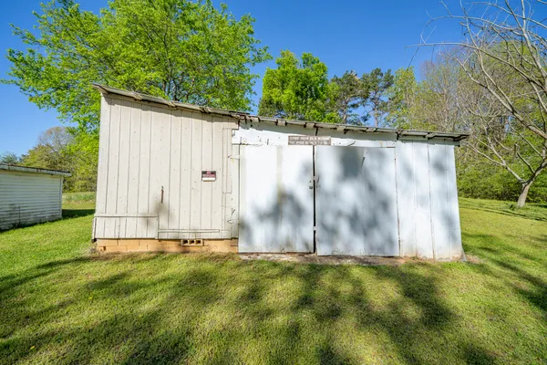 $370,000 | 4195 Morrison Creek Road, Clifton, TN 38425