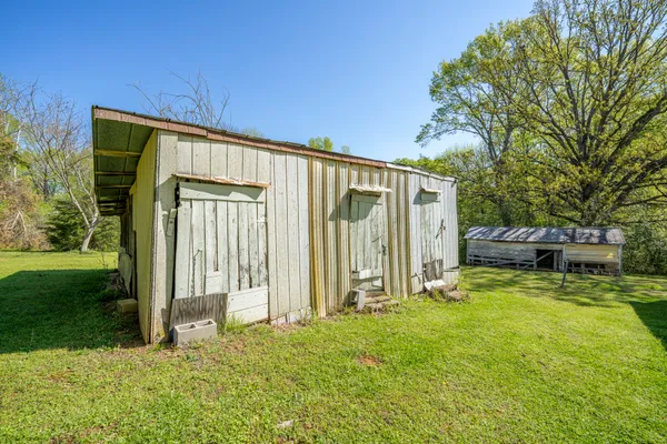 $370,000 | 4195 Morrison Creek Road, Clifton, TN 38425