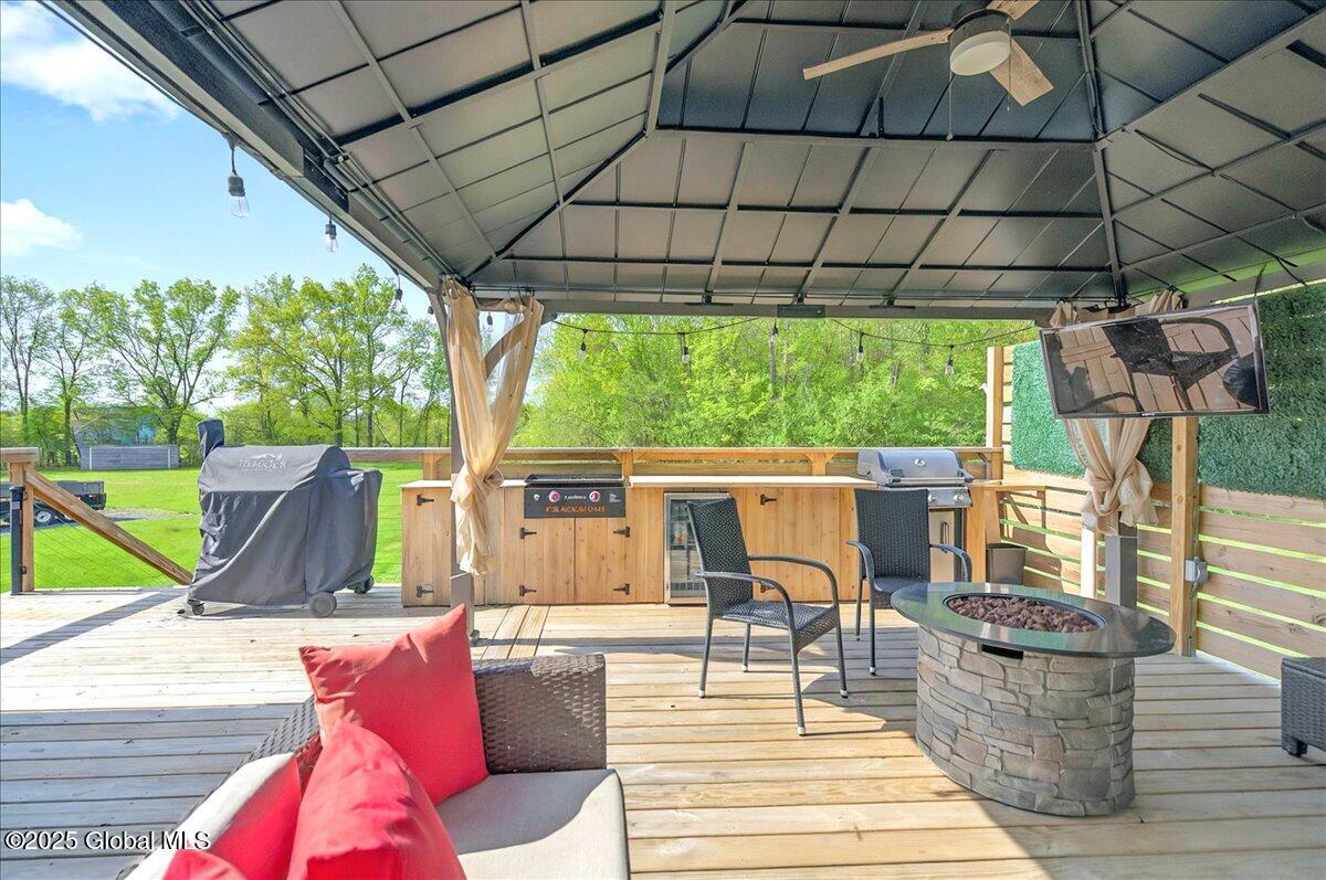 118 Appleton Road Clifton Park, NY 12148 - Photo 7 of 90 TV & Couch included!