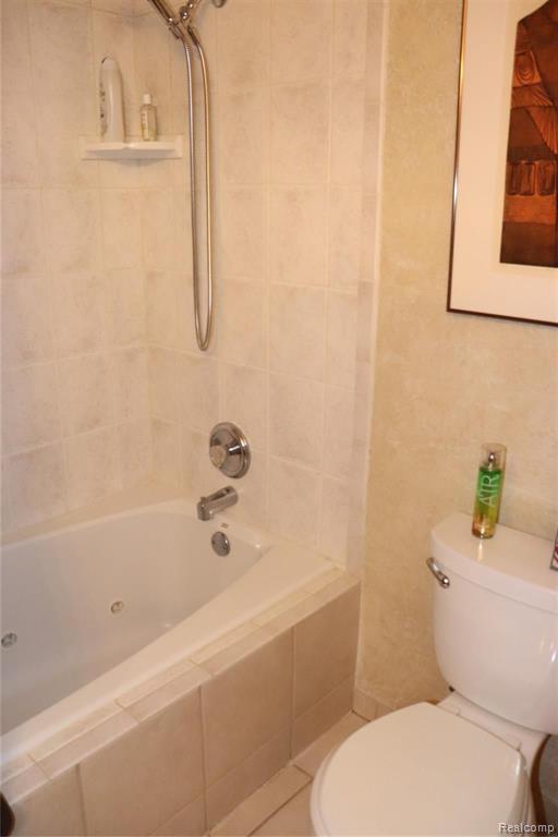 26258 Orchard Lake Road, Unit 1 Farmington Hills, MI 48334 - Photo 11 of 17