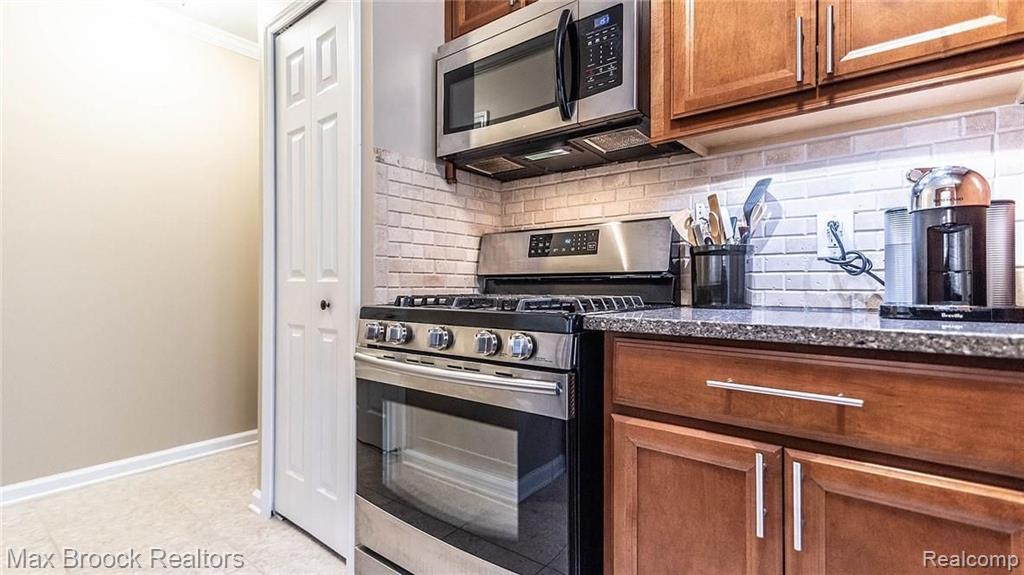 40014 Crosswinds Road Novi, MI 48375 - Photo 12 of 39