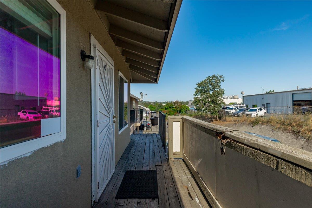 11570 Garnet Way, Unit 4 Auburn, CA 95602 - Photo 23 of 44 a view of a balcony