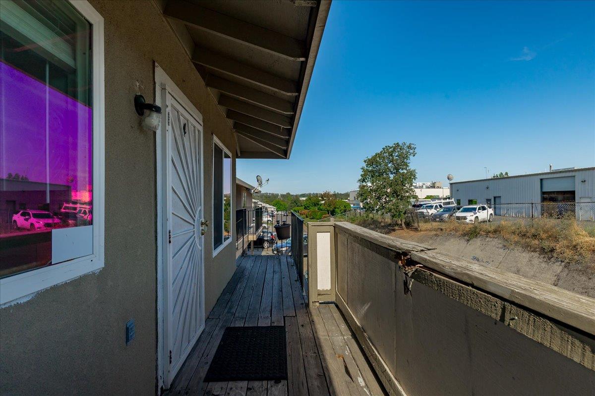 11570 Garnet Way, Unit 4 Auburn, CA 95602 - Photo 24 of 44 a view of a balcony