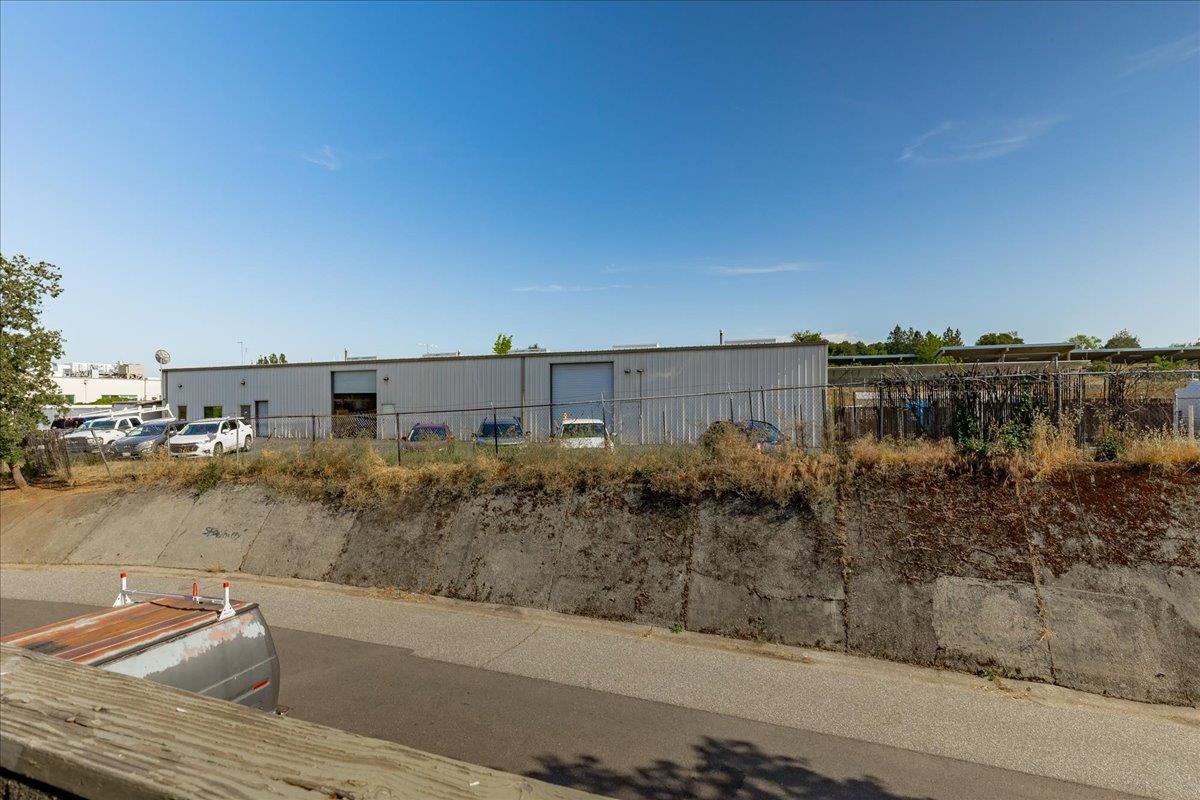 11570 Garnet Way, Unit 4 Auburn, CA 95602 - Photo 25 of 44 a view of a terrace