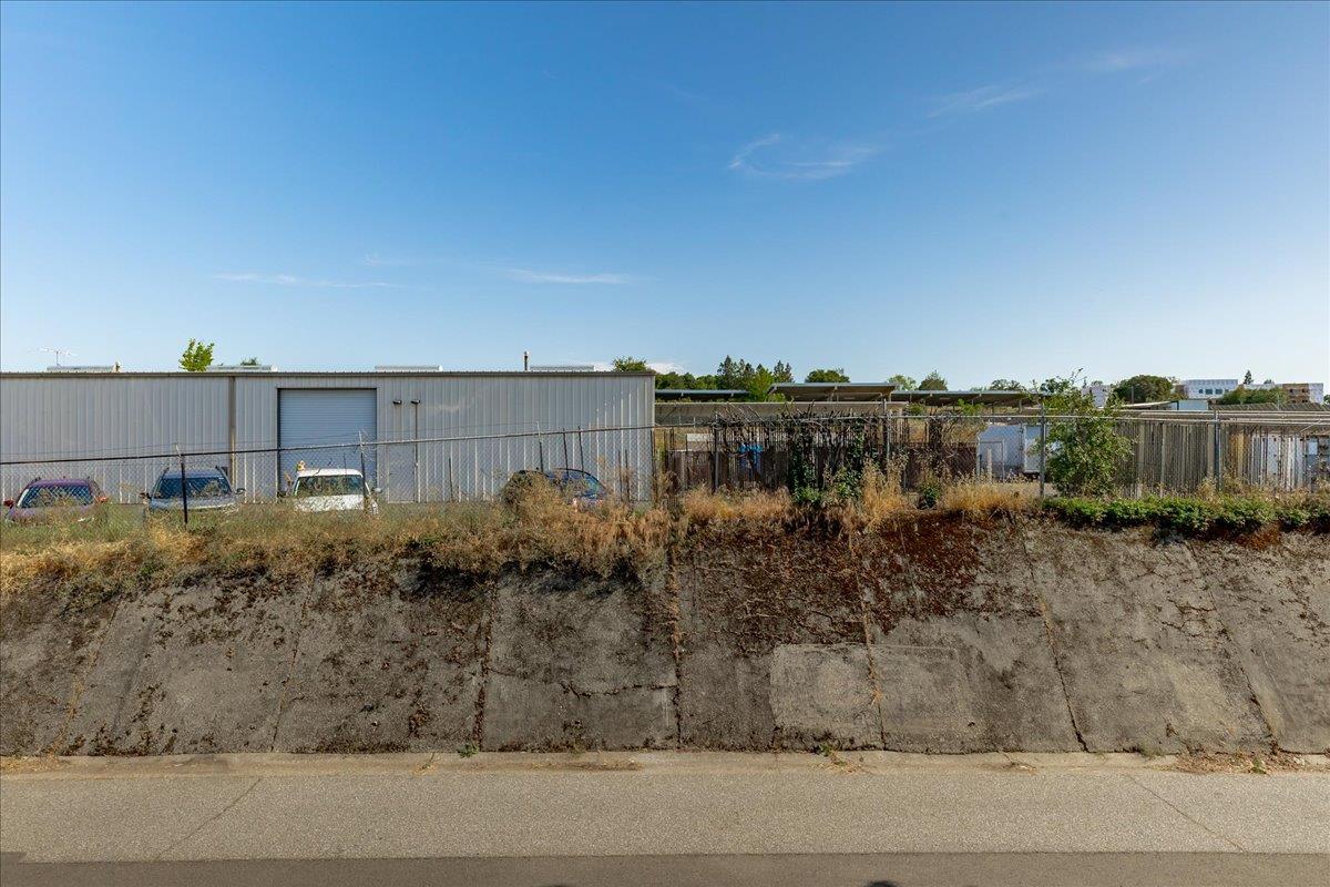 11570 Garnet Way, Unit 4 Auburn, CA 95602 - Photo 26 of 44 a view of a backyard