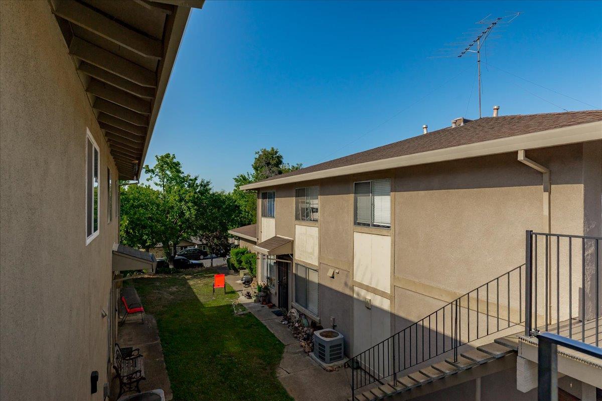 11570 Garnet Way, Unit 4 Auburn, CA 95602 - Photo 27 of 44 a view of a backyard