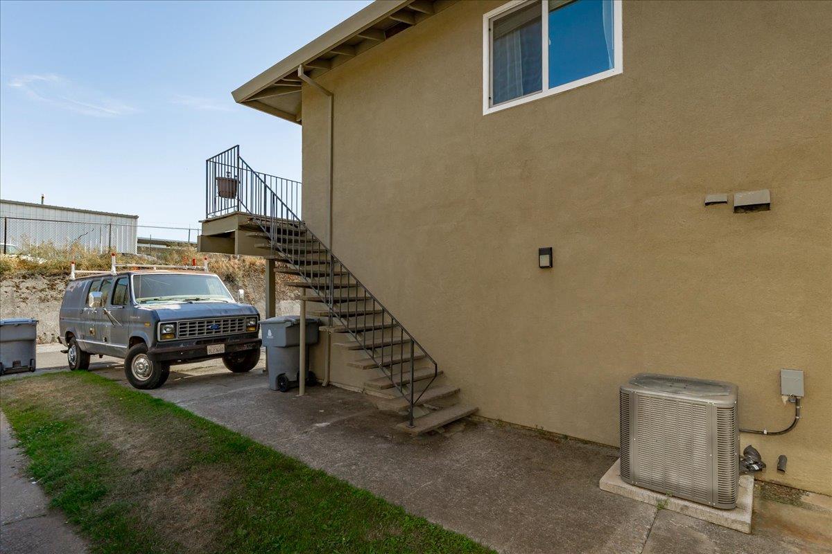 11570 Garnet Way, Unit 4 Auburn, CA 95602 - Photo 31 of 44 a car parked in front of a house with a yard