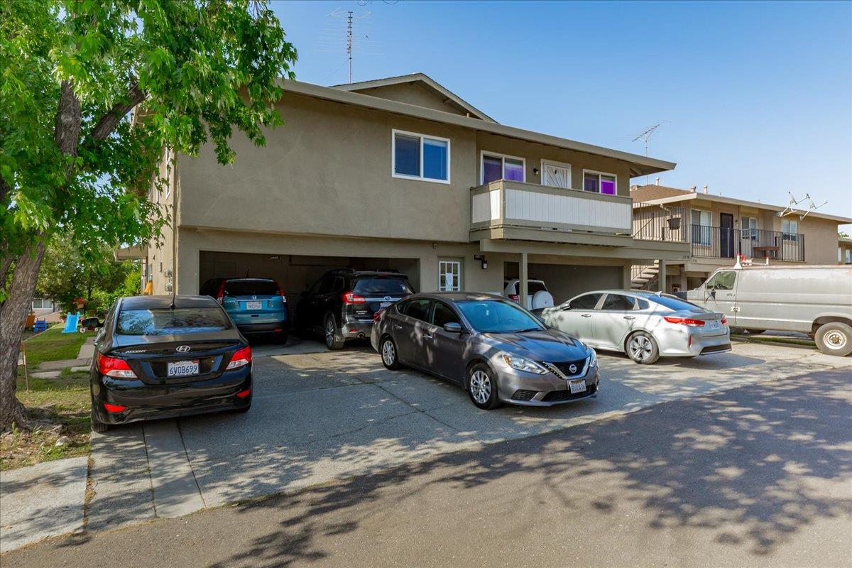 11570 Garnet Way, Unit 4 Auburn, CA 95602 - Photo 42 of 44 a car parked in front of a house