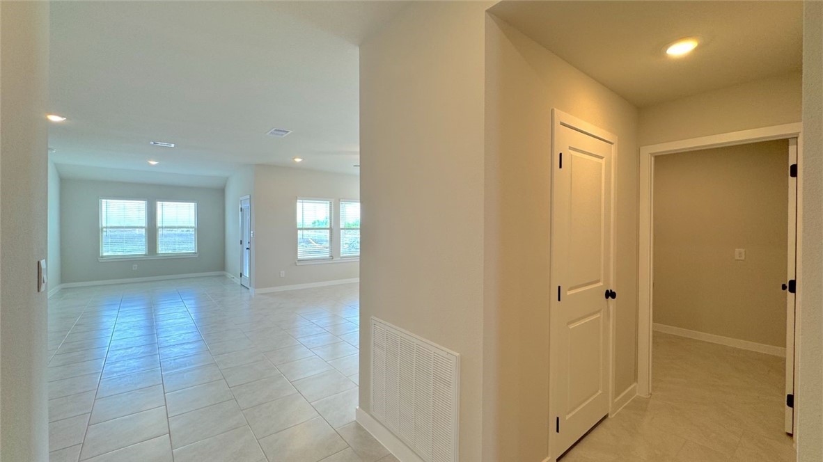 1458 Rhaegal Street Corpus Christi, TX 78415 - Photo 10 of 37 Gallery Image 10