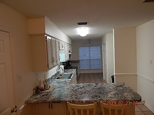 142 Robbins Boulevard Daphne, AL 36526 - Photo 26 of 39 Kitchen and Bar