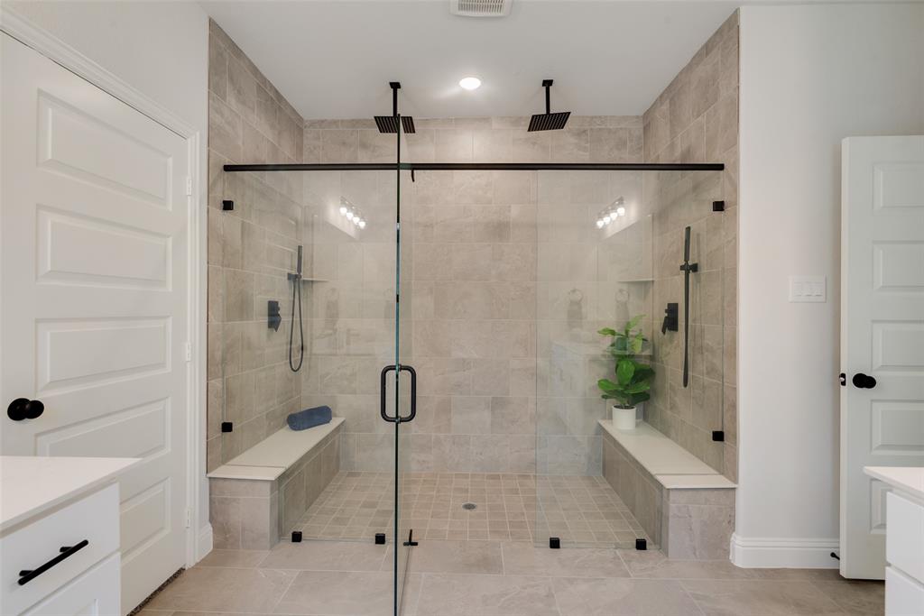 5220 Picasso Road Royse City, TX 75189 - Photo 10 of 28 a bathroom with a shower and a bath tub
