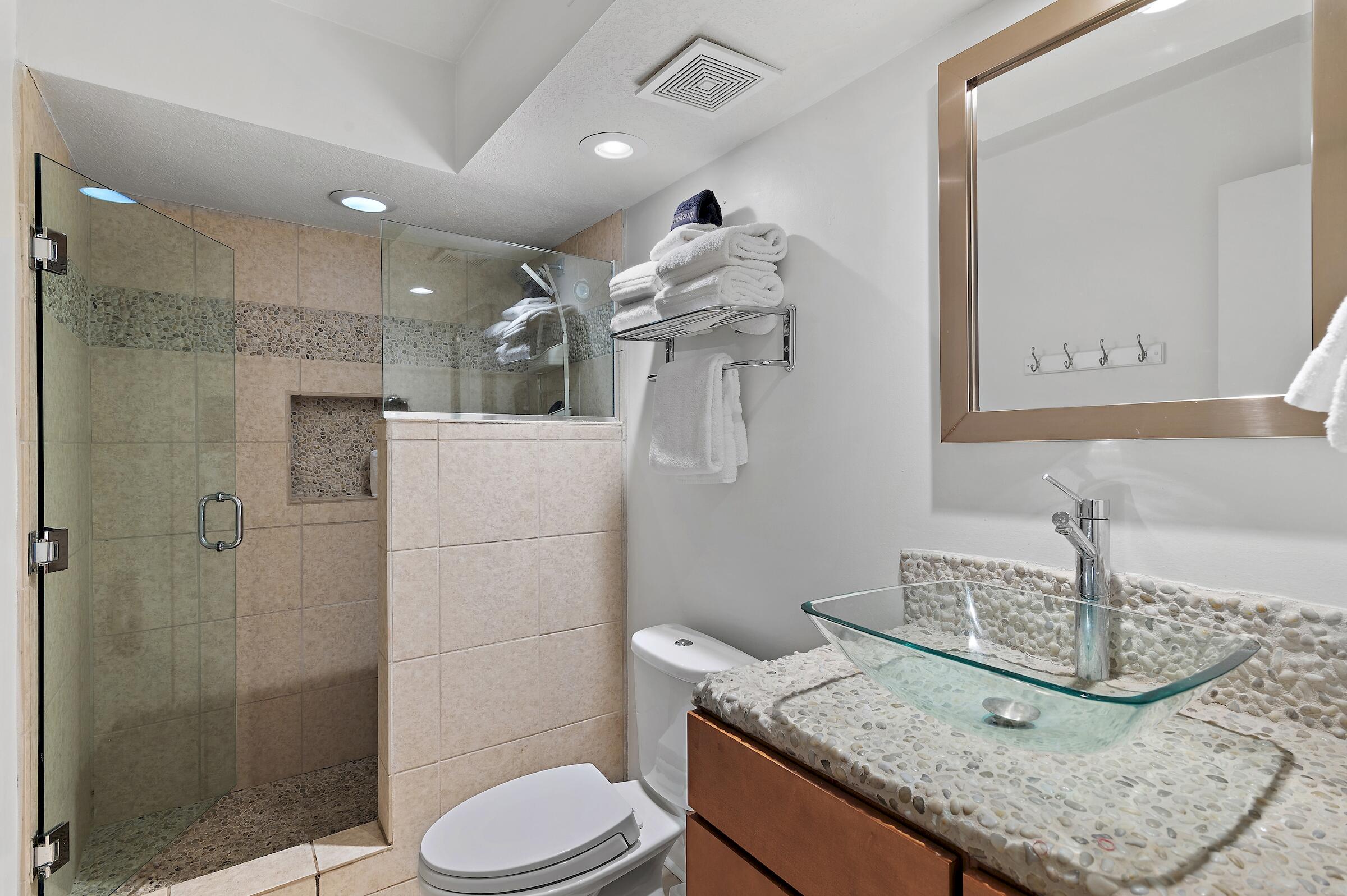 30 Moreno Point Road, Unit 203C Destin, FL 32541 - Photo 20 of 42 Primary Bathroom