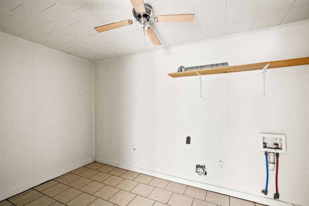 1040 Clinton Avenue Stephenville, TX 76401 - Photo 11 of 26 a view of small space