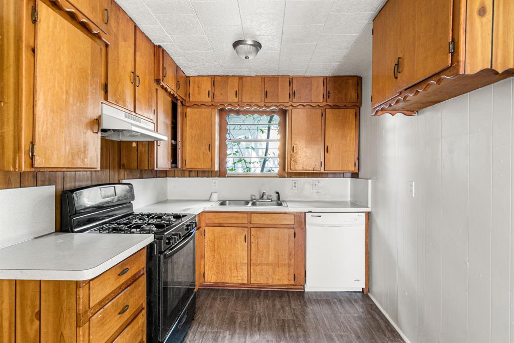 1040 Clinton Avenue Stephenville, TX 76401 - Photo 13 of 26 a kitchen with stainless steel appliances a sink and a stove