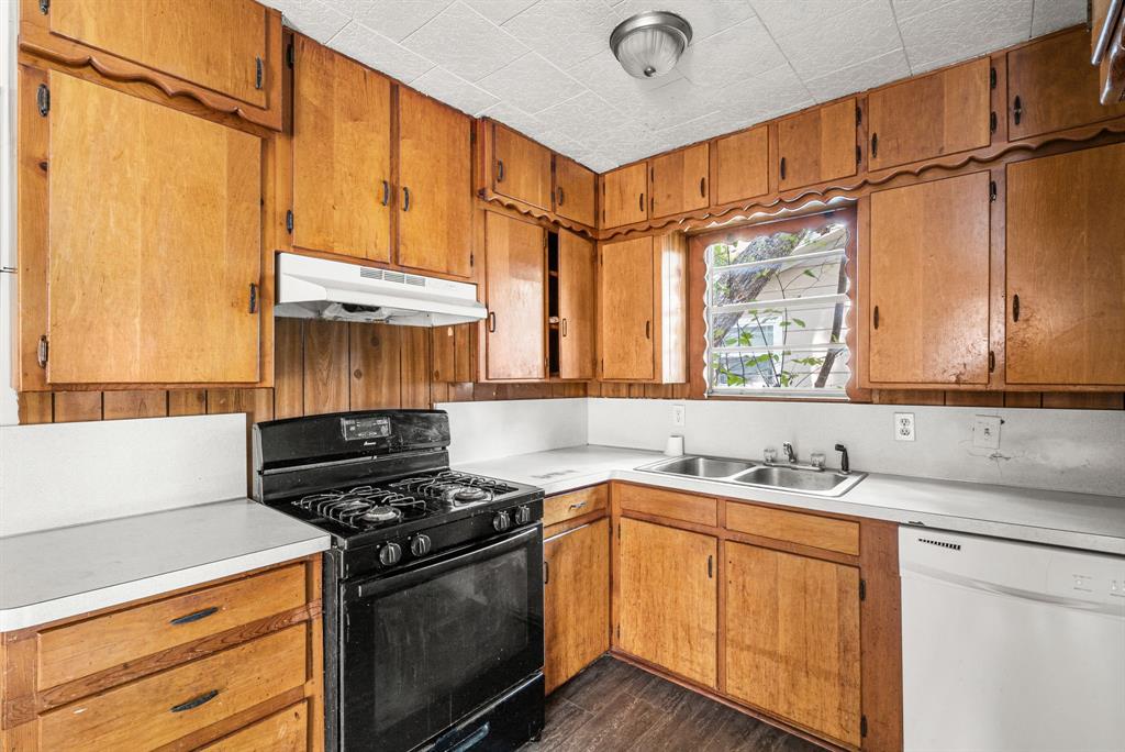 1040 Clinton Avenue Stephenville, TX 76401 - Photo 14 of 26 a kitchen with stainless steel appliances a sink a stove and a refrigerator