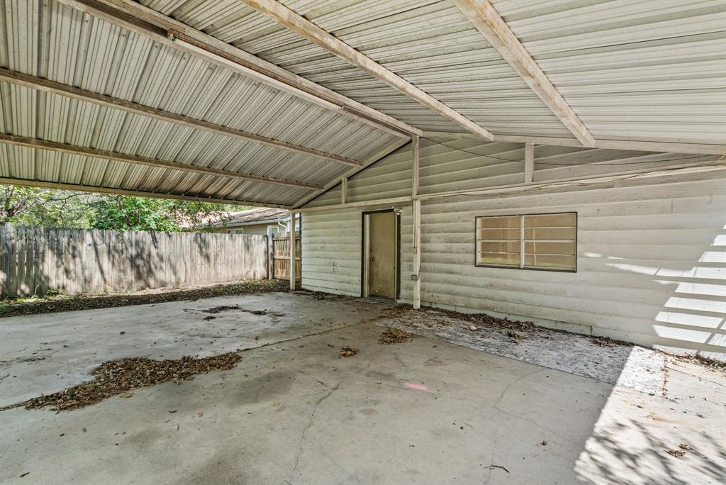 1040 Clinton Avenue Stephenville, TX 76401 - Photo 5 of 26 a view of a backyard