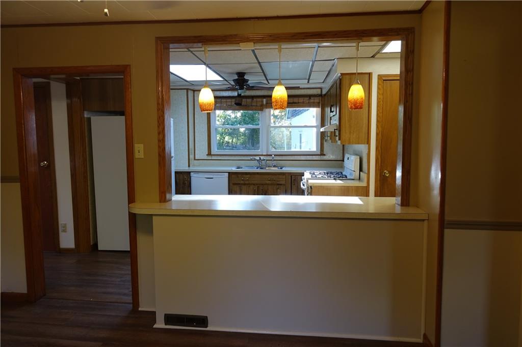 485 Evans City Road Butler, PA 16001 - Photo 8 of 25 Breakfast Bar