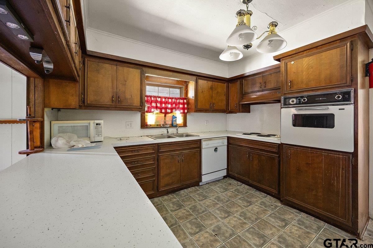 10926 US Highway 84 West Rusk, TX 75785 - Photo 7 of 17