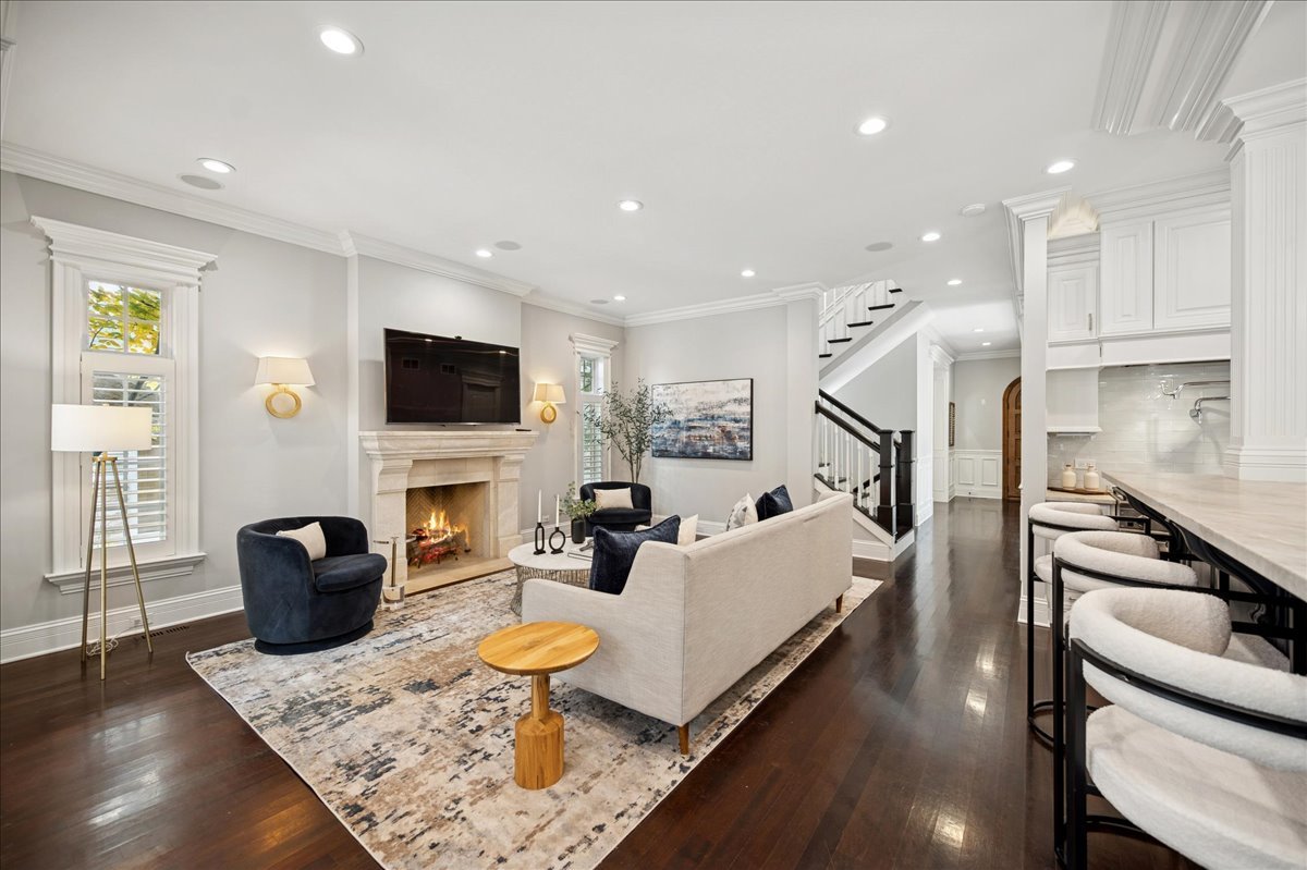 520 Provident Avenue Winnetka, IL 60093 - Photo 12 of 41 a living room with furniture and a flat screen tv