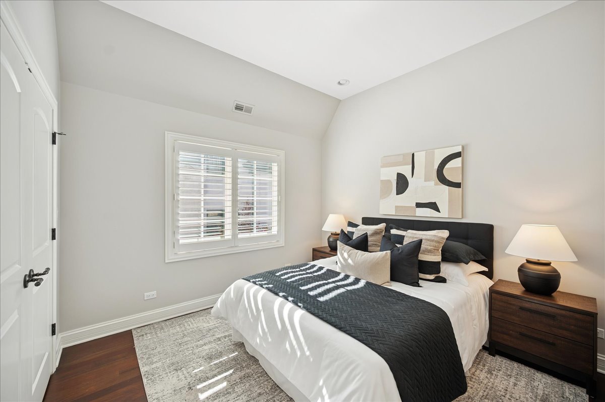 520 Provident Avenue Winnetka, IL 60093 - Photo 26 of 41 a bedroom with a bed and a window