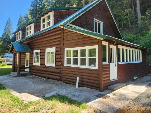 $549,000 | 484 Old River Road, Avery, ID 83802