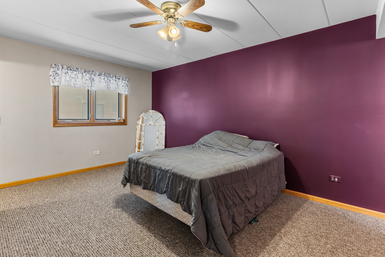 6820 Winding Trail, Unit 101 Oak Forest, IL 60452 - Photo 13 of 21 a bedroom with a bed and window