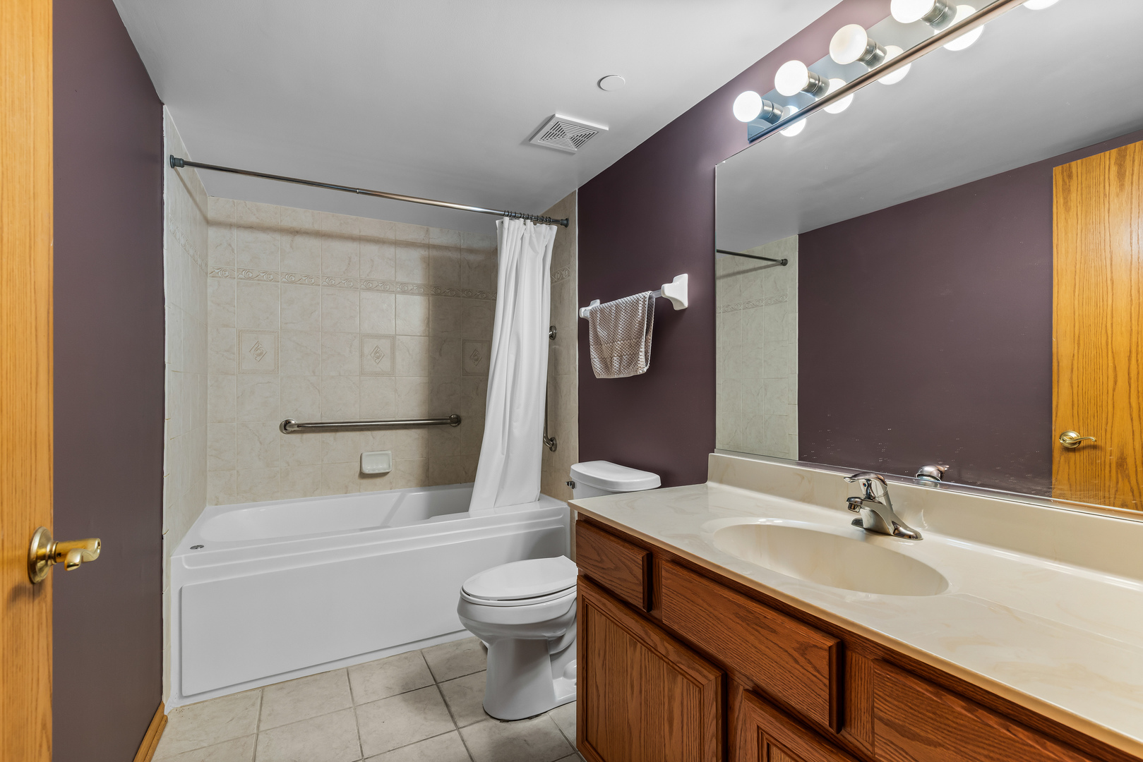 6820 Winding Trail, Unit 101 Oak Forest, IL 60452 - Photo 16 of 21 a bathroom with a sink a toilet and shower