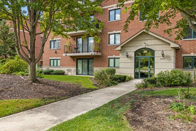 $225,000 | 6820 Winding Trail, Unit 101, Oak Forest, IL 60452