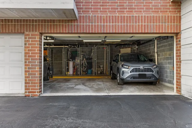 $225,000 | 6820 Winding Trail, Unit 101, Oak Forest, IL 60452