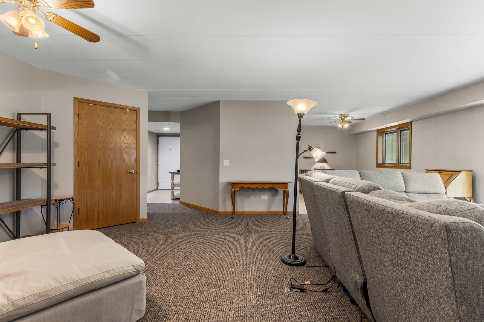 6820 Winding Trail, Unit 101 Oak Forest, IL 60452 - Photo 6 of 21 a living room with furniture and a table